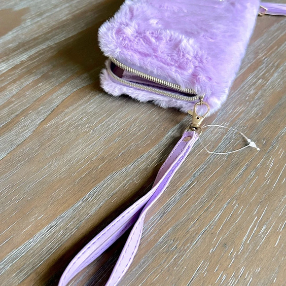 Claire’s Monogram Lavender Furry Clutch with Pearls “M” - Picture 5 of 7